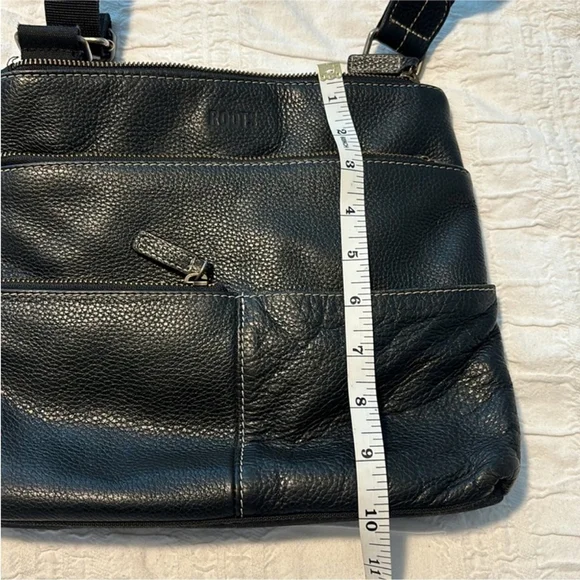 ROOTS black pebbled leather & canvas crossbody bag purse multiple pockets lined - Picture 15 of 15